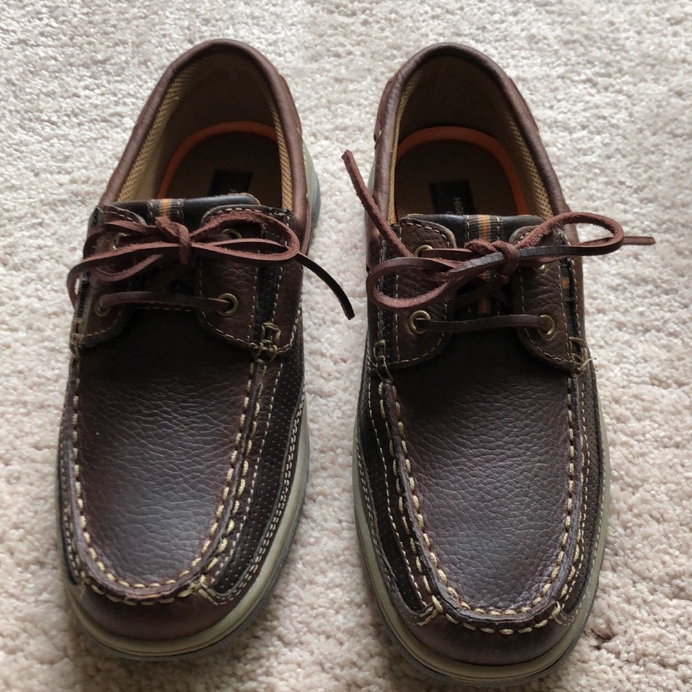 NIB Brown boat shoes. Size 7 - Picture 2 of 5